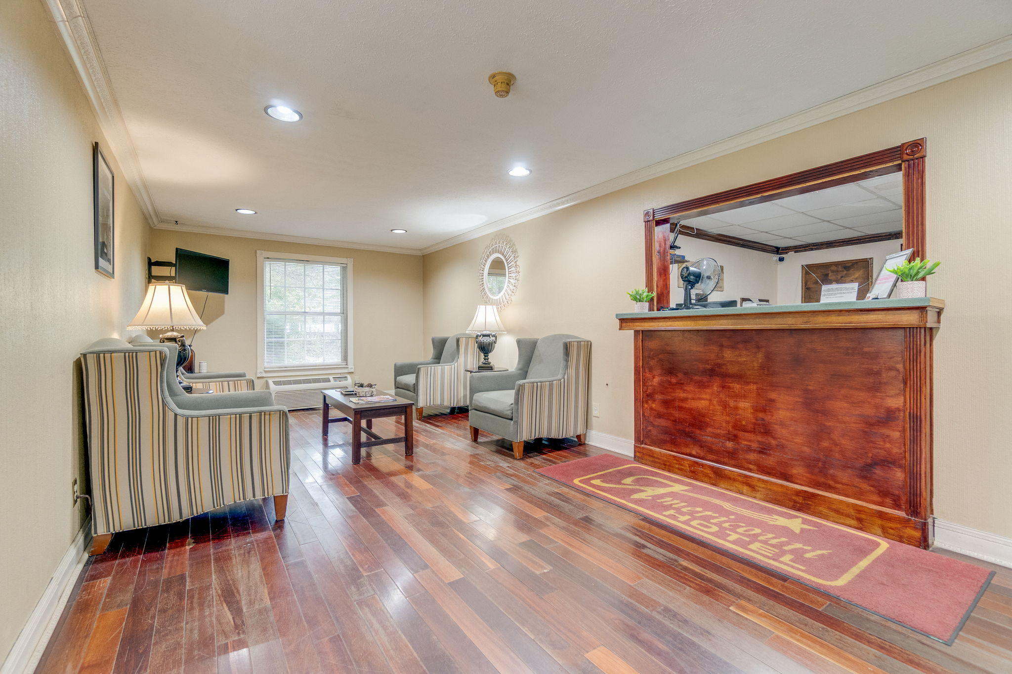 The Magnolia Suite living room