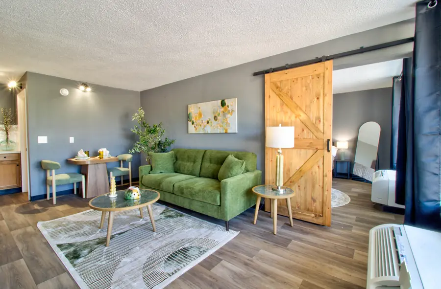 The Magnolia Suite living room